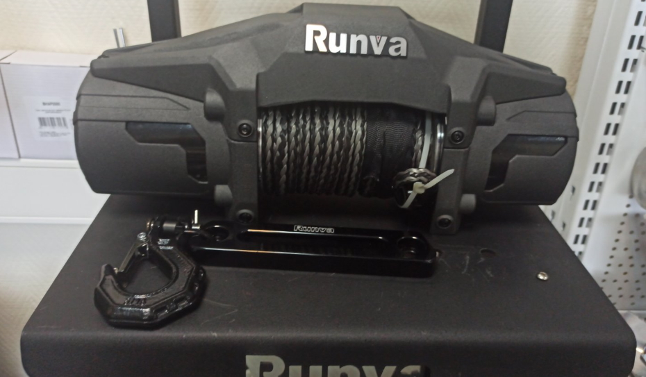  Runva EWV6000FSR с синтетическим тросом 6000 lbs / 2722 кг 12В