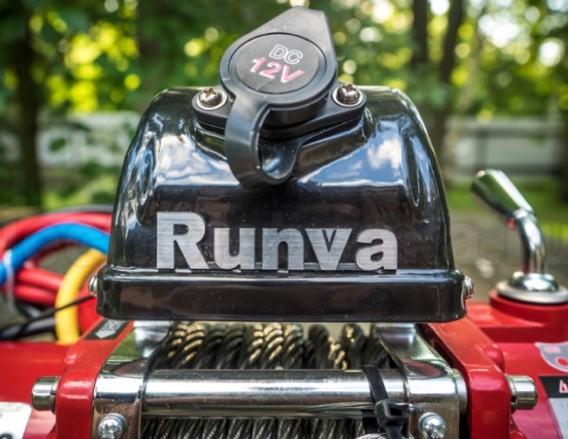 Автомобильная электрическая лебедка Runva 9.5XSR с коротким барабаном и синтетическим тросом 9500 lbs / 4309 кг 12В